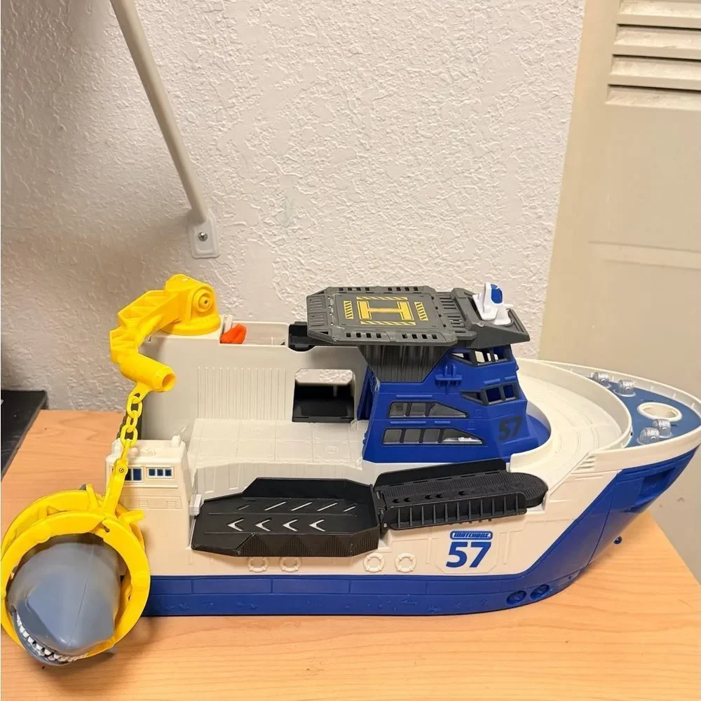 Matchbox Mission Marine Rescue Shark Boat w/ Helicopter – 2013 Mattel BFN57